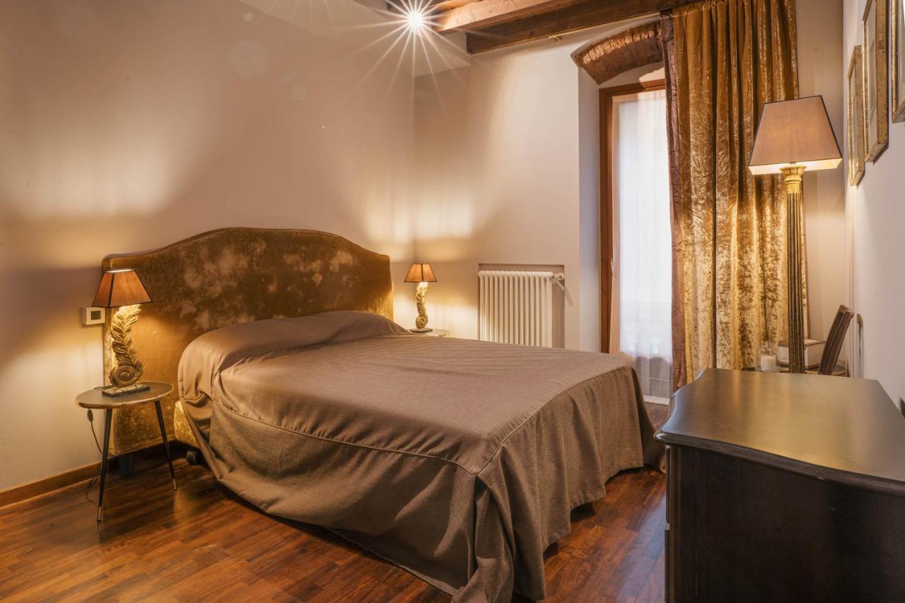 Napule...E Apartments Пескьера-дель-Гарда Экстерьер фото